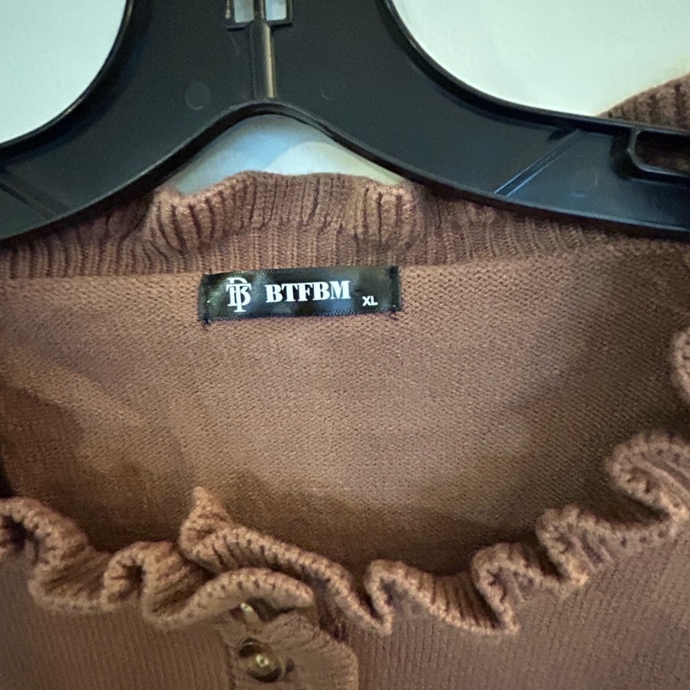 BTFBM XL NWOT Viscose Rayon Blend adorable brown sweater Ruffel detail - Picture 4 of 9
